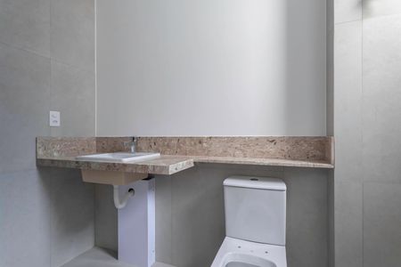 Apartamento à venda com 158m², 4 quartos e 4 vagas Apartamento à venda com 158m², 4 quartos e 4 vagasBanheiro das semi suítes 1 e 2