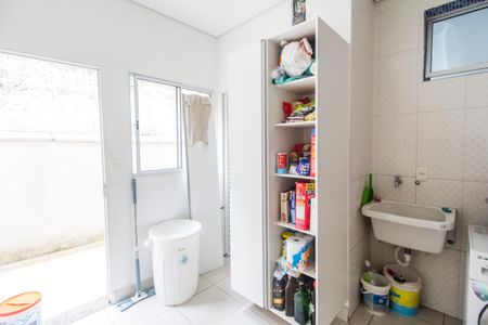 Casa de condomínio à venda com 320m², 4 quartos e 4 vagas Casa de condomínio à venda com 320m², 4 quartos e 4 vagasÁrea de Serviço