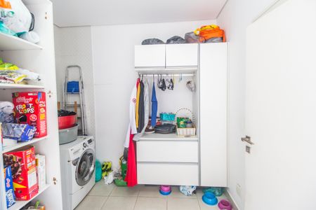 Casa de condomínio à venda com 320m², 4 quartos e 4 vagas Casa de condomínio à venda com 320m², 4 quartos e 4 vagasÁrea de Serviço