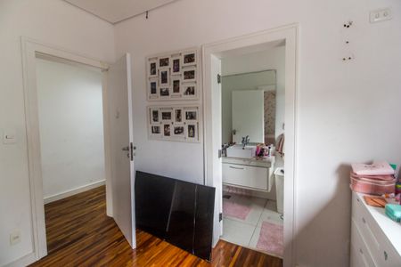 Casa de condomínio à venda com 320m², 4 quartos e 4 vagas Casa de condomínio à venda com 320m², 4 quartos e 4 vagasSuíte 1