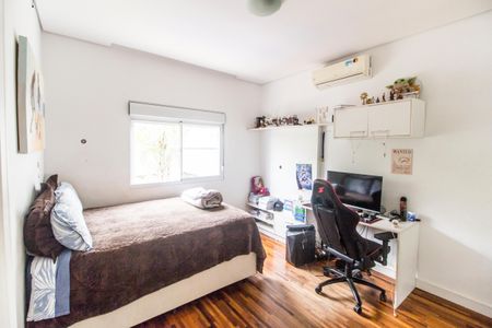 Casa de condomínio à venda com 320m², 4 quartos e 4 vagas Casa de condomínio à venda com 320m², 4 quartos e 4 vagasSuíte 3