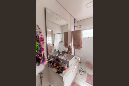 Casa de condomínio à venda com 320m², 4 quartos e 4 vagas Casa de condomínio à venda com 320m², 4 quartos e 4 vagasBanheiro da Suíte