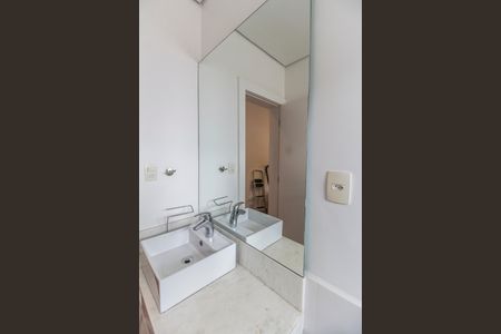 Casa de condomínio à venda com 320m², 4 quartos e 4 vagas Casa de condomínio à venda com 320m², 4 quartos e 4 vagasBanheiro da Suíte 2