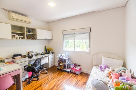 Casa de condomínio à venda com 320m², 4 quartos e 4 vagas Casa de condomínio à venda com 320m², 4 quartos e 4 vagasSuíte 2