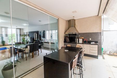 Casa de condomínio à venda com 320m², 4 quartos e 4 vagas Casa de condomínio à venda com 320m², 4 quartos e 4 vagasÁrea gourmet