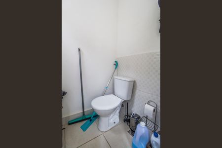 Casa de condomínio à venda com 320m², 4 quartos e 4 vagas Casa de condomínio à venda com 320m², 4 quartos e 4 vagasBanheiro de serviço