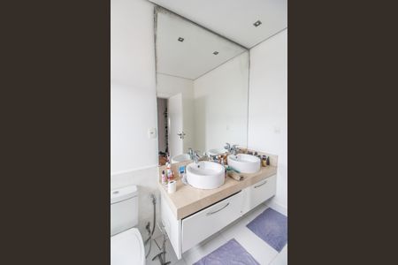 Casa de condomínio à venda com 320m², 4 quartos e 4 vagas Casa de condomínio à venda com 320m², 4 quartos e 4 vagasBanheiro da Suíte 4