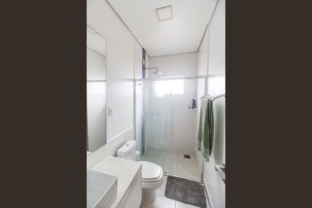 Casa de condomínio à venda com 320m², 4 quartos e 4 vagas Casa de condomínio à venda com 320m², 4 quartos e 4 vagasBanheiro da Suíte 2