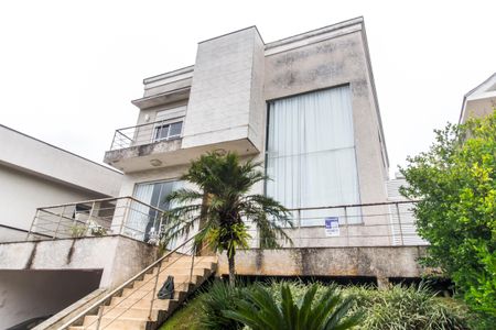 Casa de condomínio à venda com 320m², 4 quartos e 4 vagas Casa de condomínio à venda com 320m², 4 quartos e 4 vagasFachada