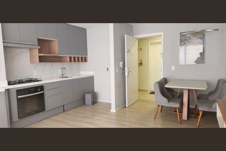 Sala/cozinha de apartamento à venda com 2 quartos, 55m² em Vila Anastácio, São Paulo