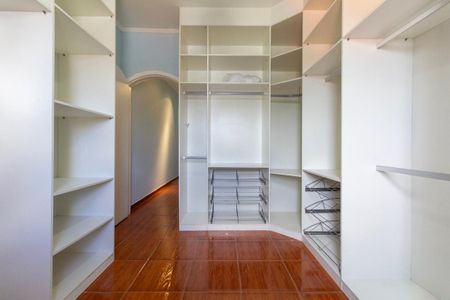 Casa para alugar com 299m², 5 quartos e 2 vagasCloset