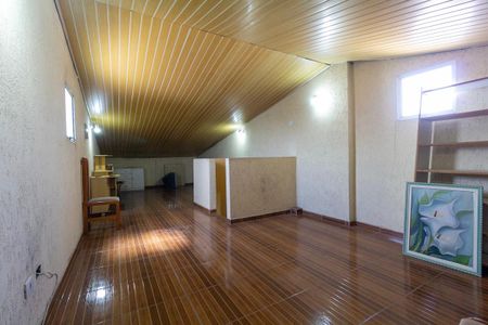Casa para alugar com 299m², 5 quartos e 2 vagasSotão