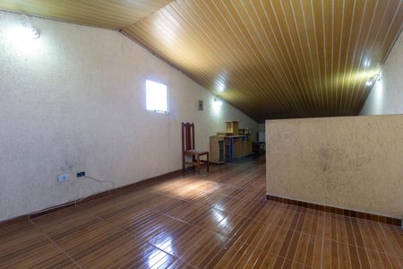 Casa para alugar com 299m², 5 quartos e 2 vagasSotão