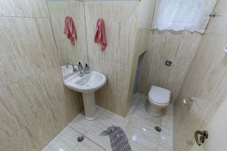 Casa para alugar com 299m², 5 quartos e 2 vagasBanheiro 1