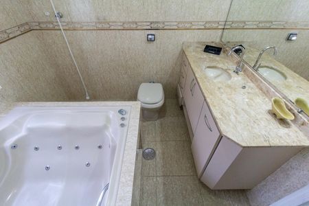 Casa para alugar com 299m², 5 quartos e 2 vagasBanheiro 2