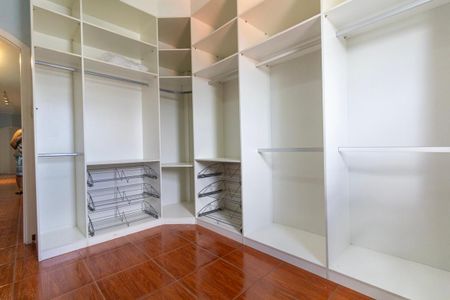 Casa para alugar com 299m², 5 quartos e 2 vagasCloset