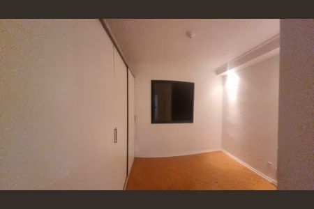Apartamento à venda com 2 quartos, 60m² em Jardim Tupanci, Barueri