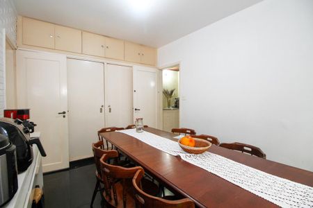 Casa à venda com 250m², 5 quartos e 2 vagas Casa à venda com 250m², 5 quartos e 2 vagasCopa