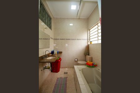 Casa à venda com 250m², 5 quartos e 2 vagas Casa à venda com 250m², 5 quartos e 2 vagasBanheiro Social 1