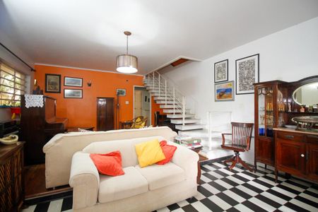 Casa à venda com 250m², 5 quartos e 2 vagas Casa à venda com 250m², 5 quartos e 2 vagasSala de Estar