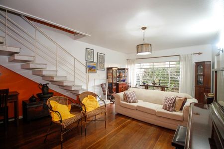 Casa à venda com 250m², 5 quartos e 2 vagas Casa à venda com 250m², 5 quartos e 2 vagasSala de Estar