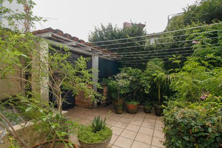 Casa à venda com 250m², 5 quartos e 2 vagas Casa à venda com 250m², 5 quartos e 2 vagasVaranda da Edícula