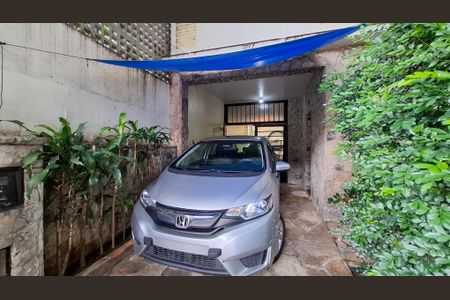 Casa à venda com 250m², 5 quartos e 2 vagas Casa à venda com 250m², 5 quartos e 2 vagasGaragem