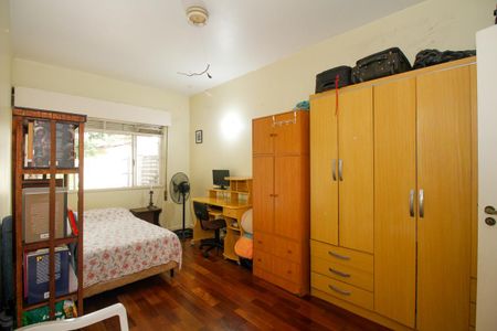 Casa à venda com 250m², 5 quartos e 2 vagas Casa à venda com 250m², 5 quartos e 2 vagasSuíte 2