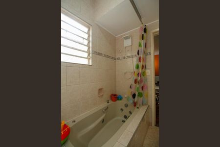 Casa à venda com 250m², 5 quartos e 2 vagas Casa à venda com 250m², 5 quartos e 2 vagasBanheiro Social 1