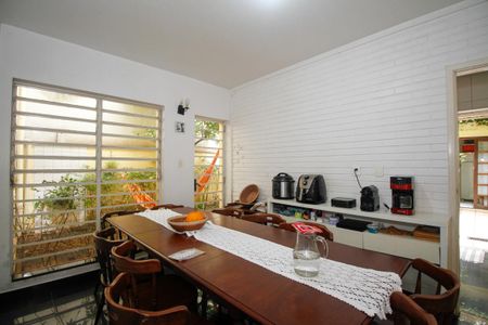 Casa à venda com 250m², 5 quartos e 2 vagas Casa à venda com 250m², 5 quartos e 2 vagasCopa