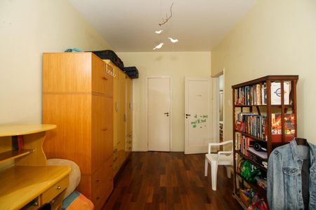 Casa à venda com 250m², 5 quartos e 2 vagas Casa à venda com 250m², 5 quartos e 2 vagasSuíte 2