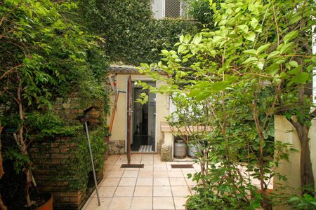 Casa à venda com 250m², 5 quartos e 2 vagas Casa à venda com 250m², 5 quartos e 2 vagasEdícula e Quintal