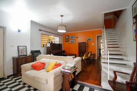 Casa à venda com 250m², 5 quartos e 2 vagas Casa à venda com 250m², 5 quartos e 2 vagasSala de Estar