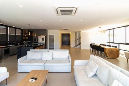 Casa à venda com 4 quartos, 450m² em Tamboré, Santana de Parnaíba