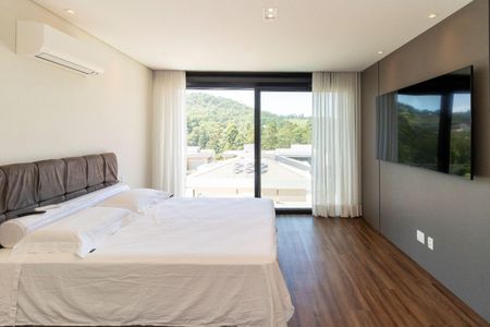 Casa à venda com 4 quartos, 450m² em Tamboré, Santana de Parnaíba