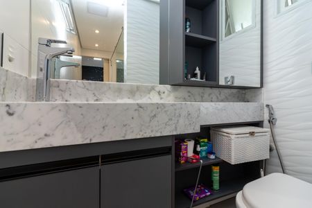 Apartamento à venda com 80m², 2 quartos e 1 vaga Apartamento à venda com 80m², 2 quartos e 1 vagaBanheiro da Suíte