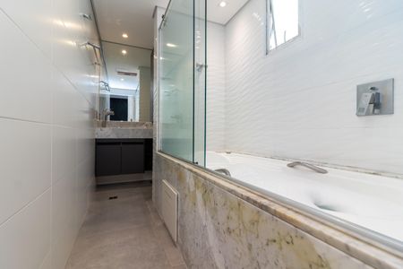 Apartamento à venda com 80m², 2 quartos e 1 vaga Apartamento à venda com 80m², 2 quartos e 1 vagaBanheiro da Suíte