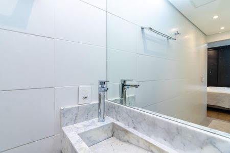 Apartamento à venda com 80m², 2 quartos e 1 vaga Apartamento à venda com 80m², 2 quartos e 1 vagaBanheiro da Suíte