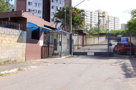 Apartamento para alugar com 50m², 2 quartos e 1 vagaPlaca instalada no portão da fachada do condomínio - Código da placa: YEQA-474