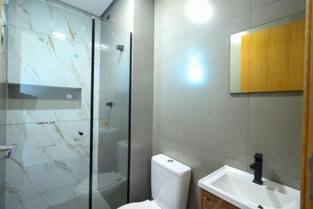 Banheiro de kitnet/studio para alugar com 1 quarto, 48m² em Vila Nogueira, Diadema