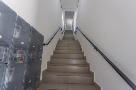 Escada de entrada  de apartamento para alugar com 1 quarto, 44m² em Vila Nogueira, Diadema