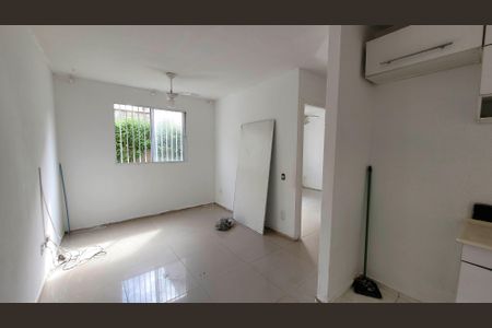Apartamento para alugar com 2 quartos, 38m² em Jardim das Oliveiras, Itaquaquecetuba