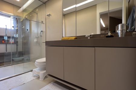 Casa à venda com 300m², 4 quartos e 3 vagasBanheiro da Suíte 2