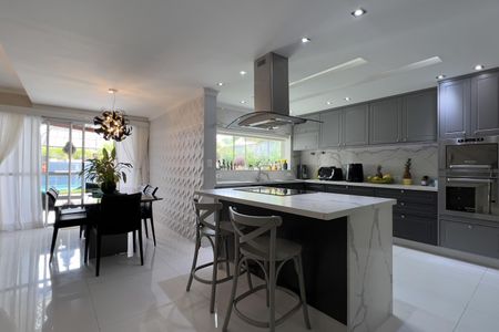 Casa à venda com 300m², 4 quartos e 3 vagasCozinha