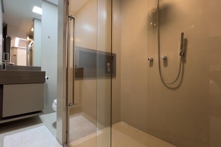 Casa à venda com 300m², 4 quartos e 3 vagasBanheiro da Suíte 1