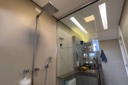 Casa à venda com 300m², 4 quartos e 3 vagasBanheiro da Suíte 2