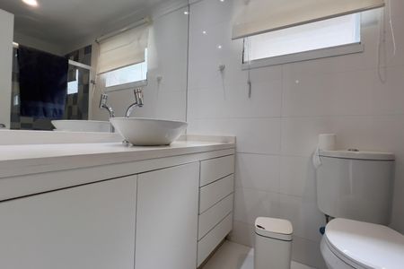 Casa à venda com 300m², 4 quartos e 3 vagasBanheiro 1