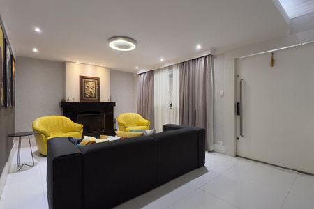 Casa à venda com 300m², 4 quartos e 3 vagasSala