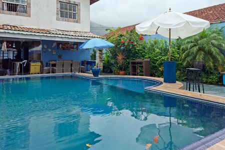 Casa para alugar com 220m², 4 quartos e 4 vagasPiscina