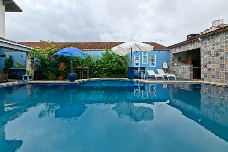 Casa para alugar com 220m², 4 quartos e 4 vagasPiscina